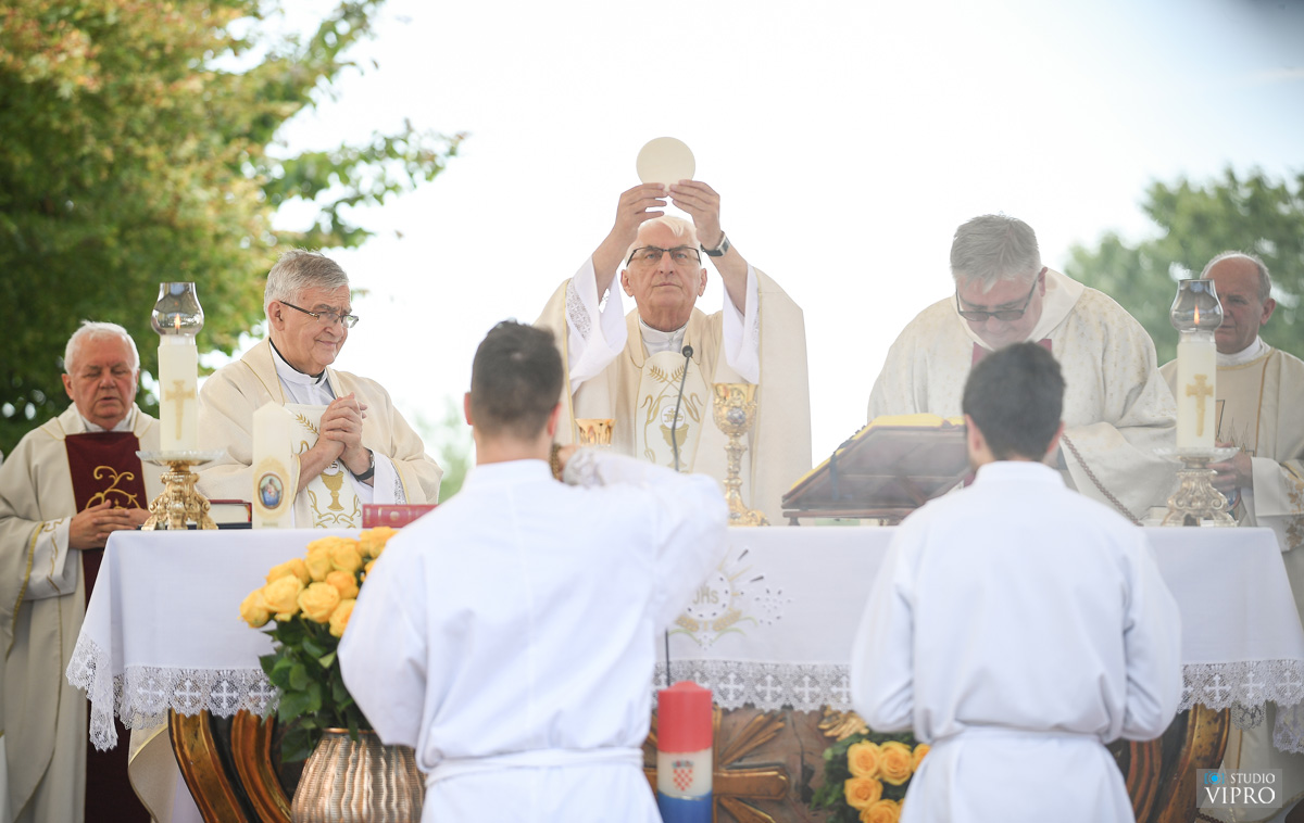 Zlatnu misu, pedeset godina svećeništva, proslavio preč. Antun Hoblaj